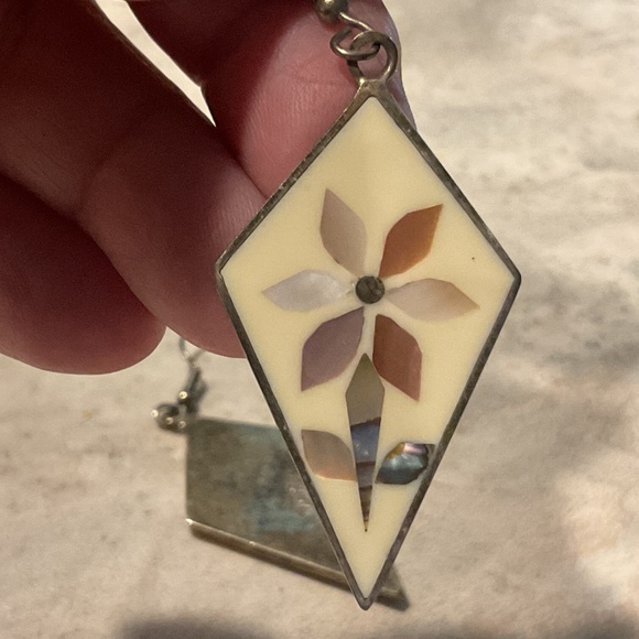 Alpaca Dangle Earrings Vintage Mother Of Pearl inlay pierced silvertone 1.75” - Picture 5 of 8